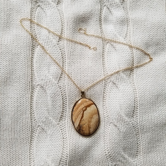 ๐๐Autumn stone Pendant ๐๐with Goldtone Accents - Picture 3 of 3